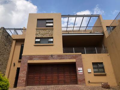 Apartment / Flat For Sale in Roodekrans, Roodepoort