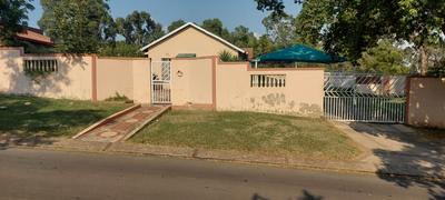 House For Sale in Fleurhof, Roodepoort