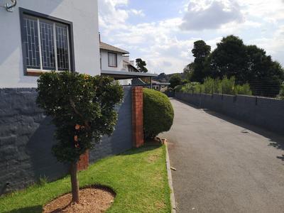 Apartment / Flat For Rent in Florida Glen, Roodepoort
