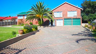 House For Sale in Rangeview, Krugersdorp