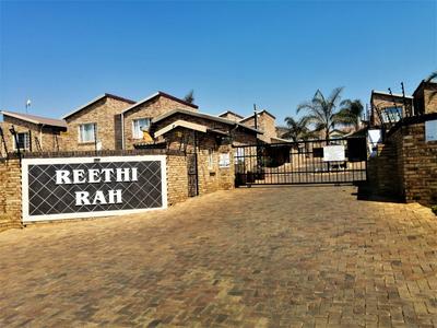 Townhouse For Sale in Willowbrook, Roodepoort