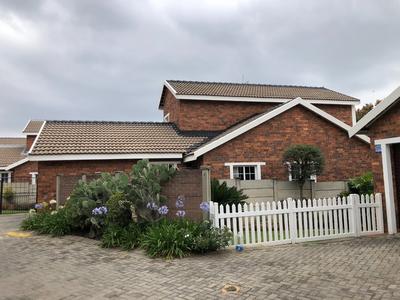 Townhouse For Sale in Strubensvallei, Roodepoort