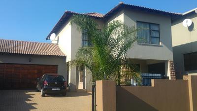 Townhouse For Rent in Chancliff Ridge, Krugersdorp
