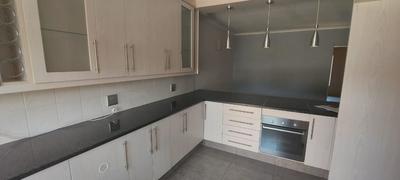 Apartment / Flat For Sale in Hamberg, Roodepoort