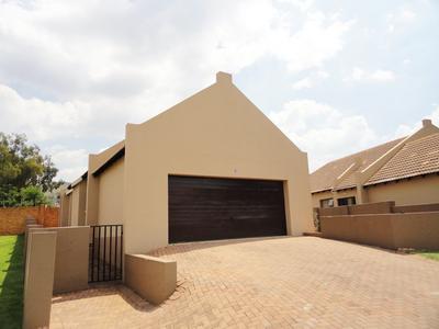 Townhouse For Rent in Pinehaven, Krugersdorp