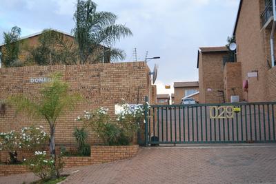 Townhouse For Sale in Rangeview, Krugersdorp