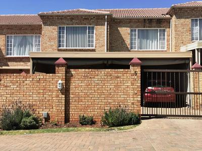 Townhouse For Rent in Silverfields, Krugersdorp