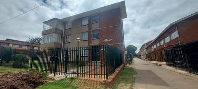 Apartment / Flat For Sale in Florida, Roodepoort