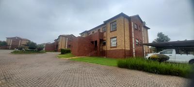 Apartment / Flat For Rent in Sugar Bush Estate, Krugersdorp