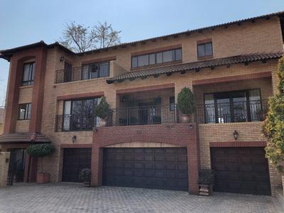 House For Sale in Ruimsig Country Estate, Ruimsig, Roodepoort