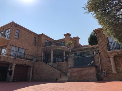 House For Sale in Ruimsig Country Estate, Ruimsig, Roodepoort