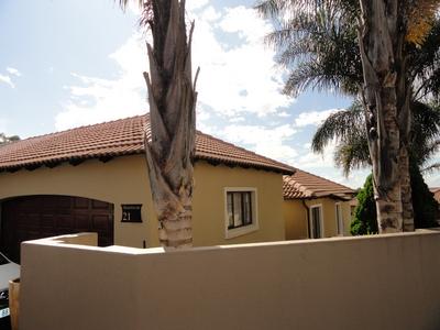 Townhouse For Rent in Monument, Krugersdorp