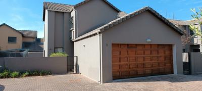 Townhouse For Rent in Amorosa, Roodepoort