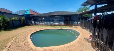 House For Sale in Roodepoort North, Roodepoort