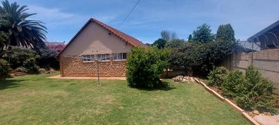 House For Sale in Horizon View, Roodepoort
