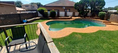 House For Sale in Roodepoort North, Roodepoort