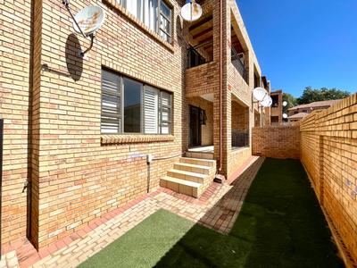 Townhouse For Sale in Chancliff Ridge, Krugersdorp