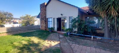 House For Sale in Lindhaven, Roodepoort