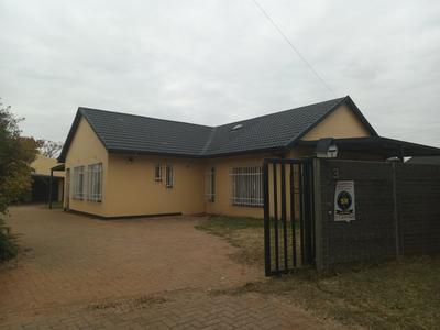 House For Sale in Helikonpark, Randfontein