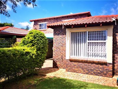 Apartment / Flat For Rent in Weltevreden Park, Roodepoort