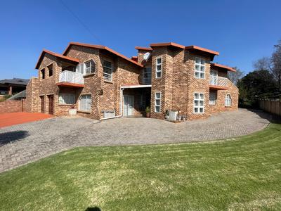 House For Sale in Rant En Dal, Krugersdorp