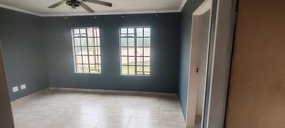 Apartment / Flat For Rent in Lindhaven, Roodepoort