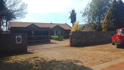 House For Sale in Randpoort, Randfontein
