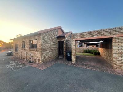 Townhouse For Rent in Greenhills, Randfontein