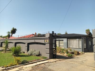 House For Sale in Homelake, Randfontein