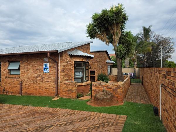 Townhouse For Sale in Noordheuwel, Krugersdorp