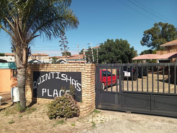 Townhouse For Sale in Greenhills Ext 3, Randfontein