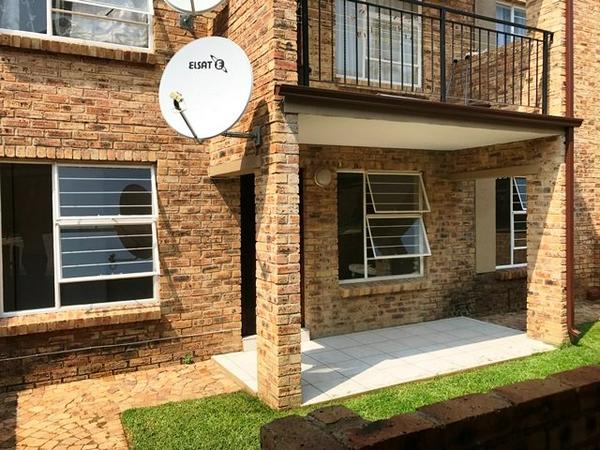 Apartment / Flat For Sale in Honeydew, Roodepoort