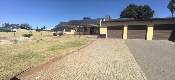 House For Sale in Horison, Roodepoort