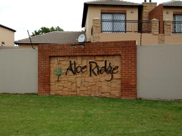 Apartment / Flat For Sale in Sugar Bush Estate, Krugersdorp