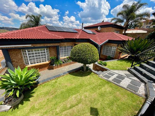 House For Sale in Rangeview, Krugersdorp